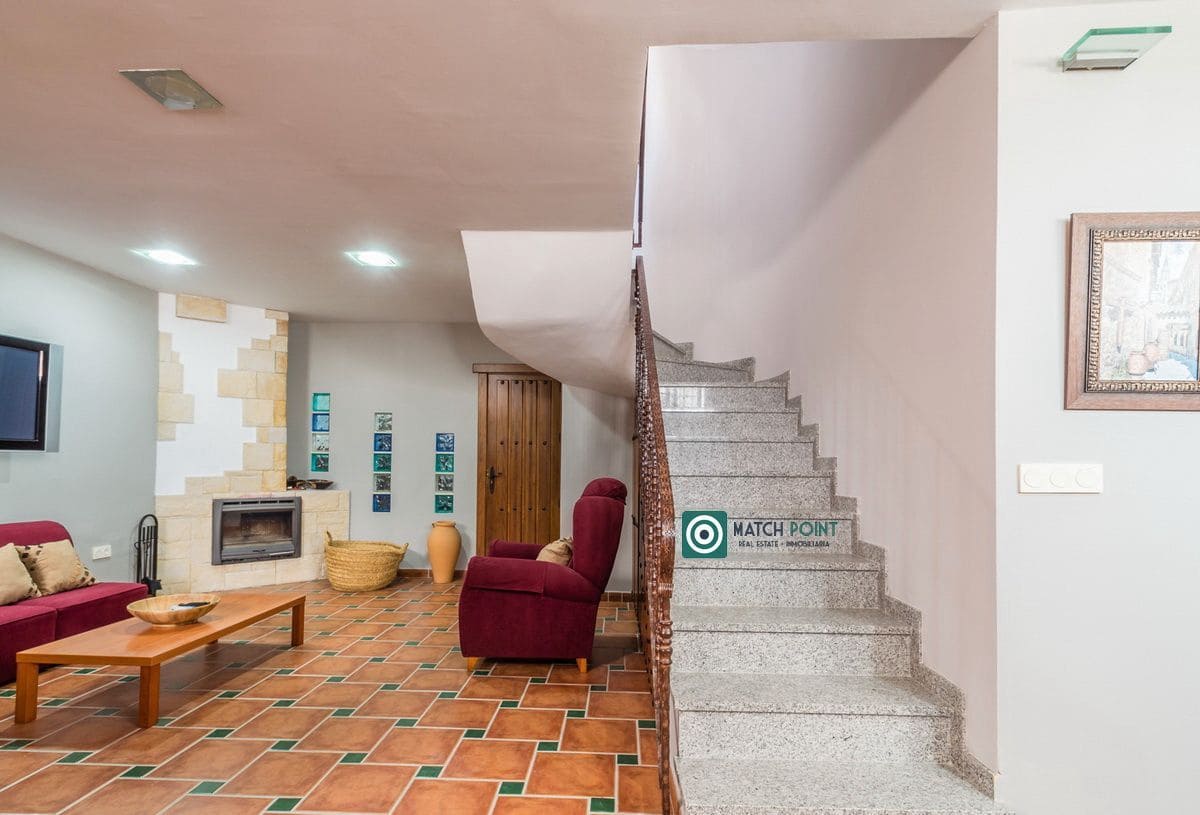 3 bedroom Semi-detached Villa for rent in Almunecar with pool garage - € 1,700 (Ref: 7527335)