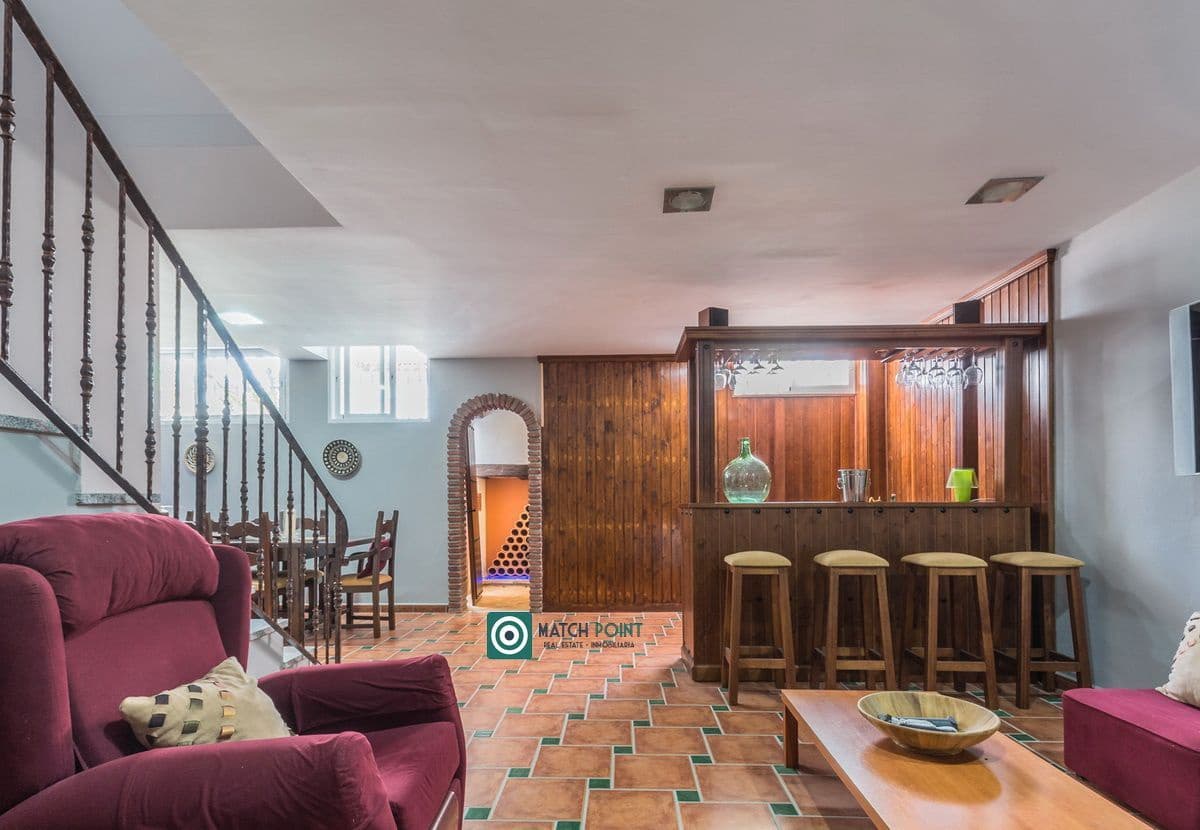 3 bedroom Semi-detached Villa for rent in Almunecar with pool garage - € 1,700 (Ref: 7527335)