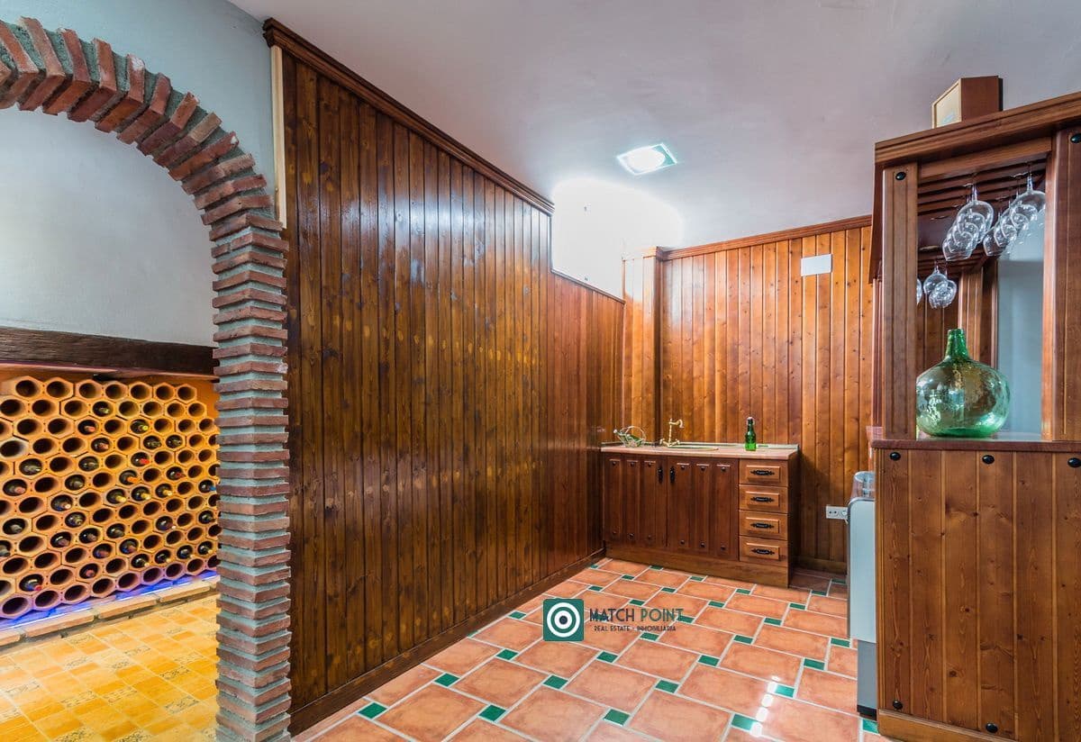 3 bedroom Semi-detached Villa for rent in Almunecar with pool garage - € 1,700 (Ref: 7527335)
