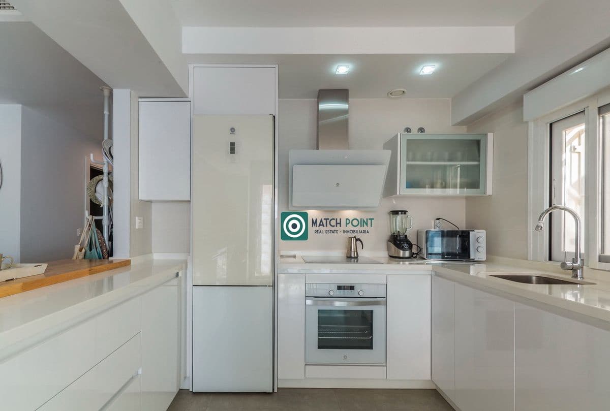 2 bedroom Penthouse for rent in Almunecar - € 1,200 (Ref: 8240596)