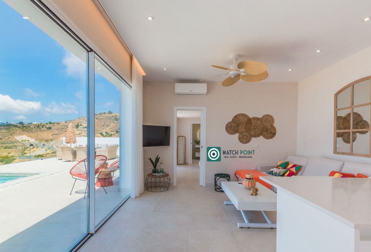 Villa/Maison de 2 chambres à louer à Almunecar - 1 500 € (Ref: 8447460)