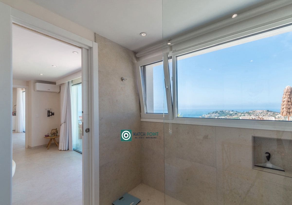 Villa/Maison de 2 chambres à louer à Almunecar - 1 500 € (Ref: 8447460)