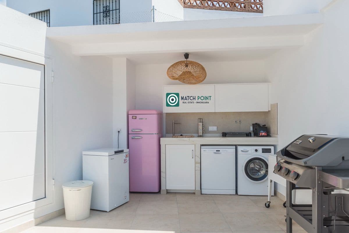 Villa/Maison de 2 chambres à louer à Almunecar - 1 500 € (Ref: 8447460)