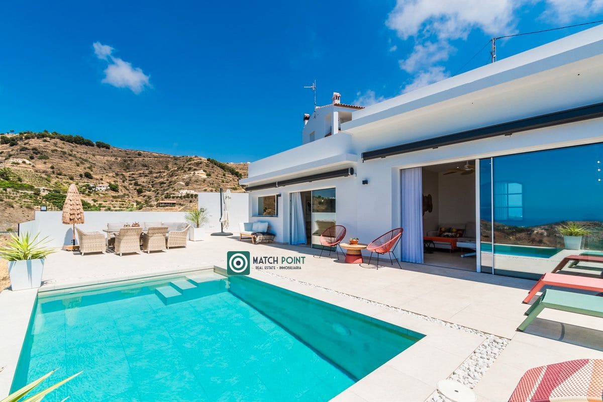 Villa/Maison de 2 chambres à louer à Almunecar - 1 500 € (Ref: 8447460)