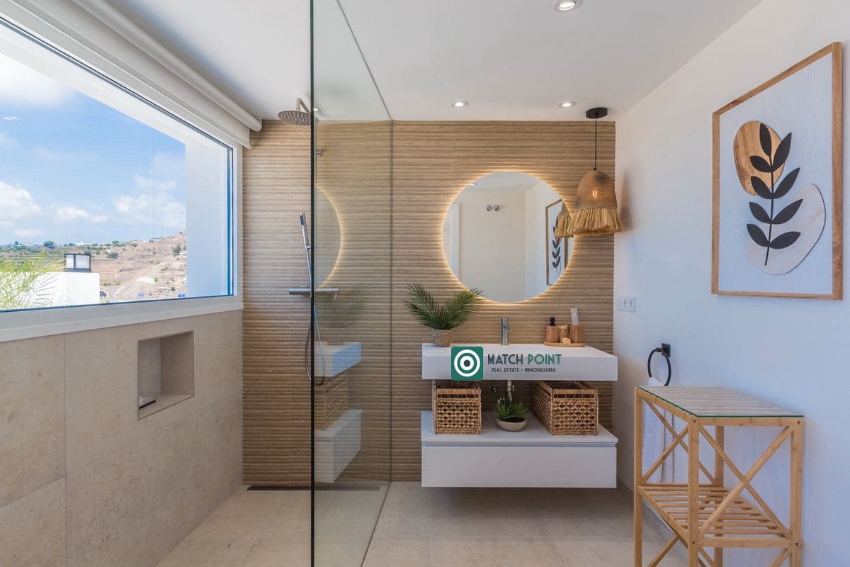 Villa/Maison de 2 chambres à louer à Almunecar - 1 500 € (Ref: 8447460)