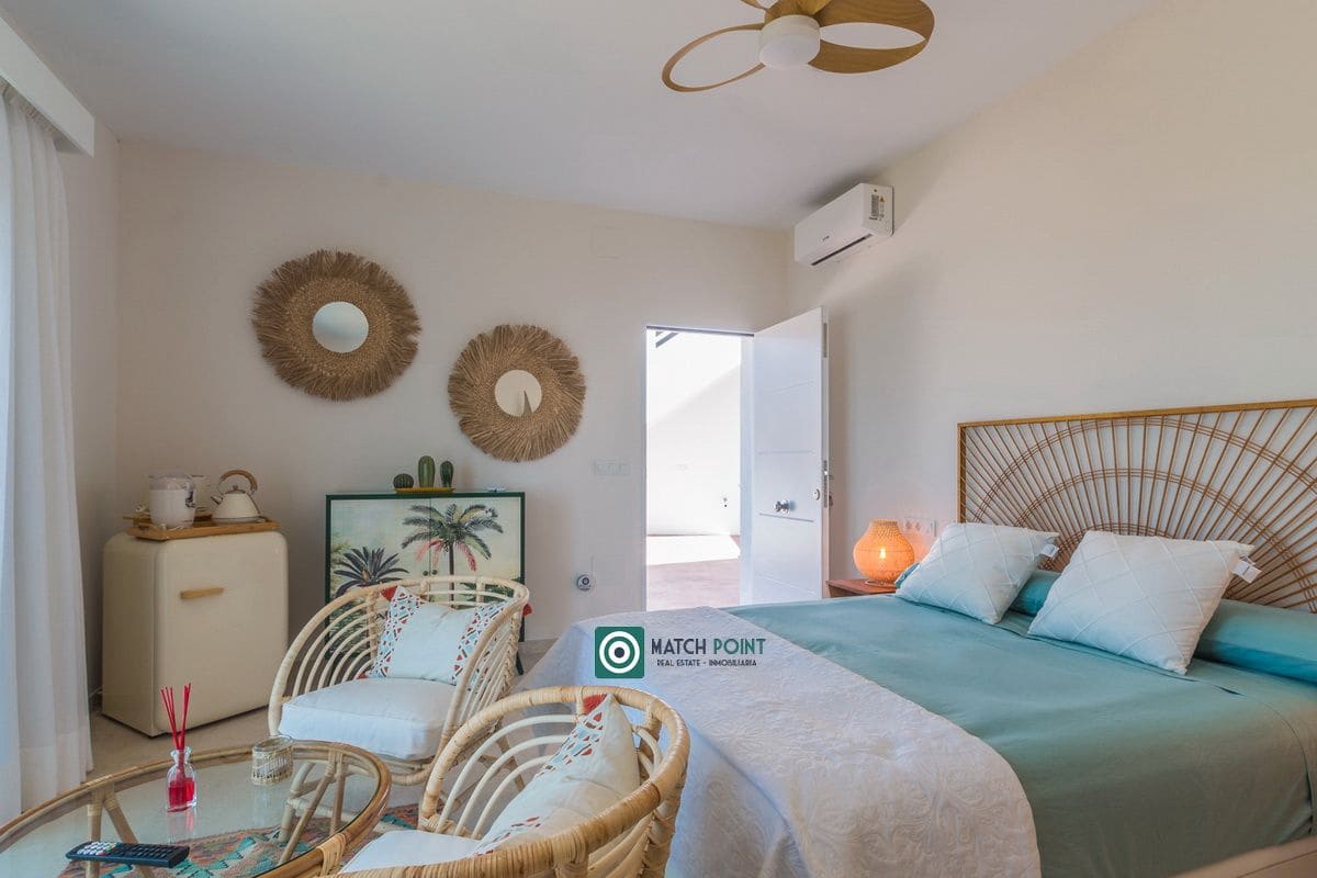 Villa/Maison de 2 chambres à louer à Almunecar - 1 500 € (Ref: 8447460)