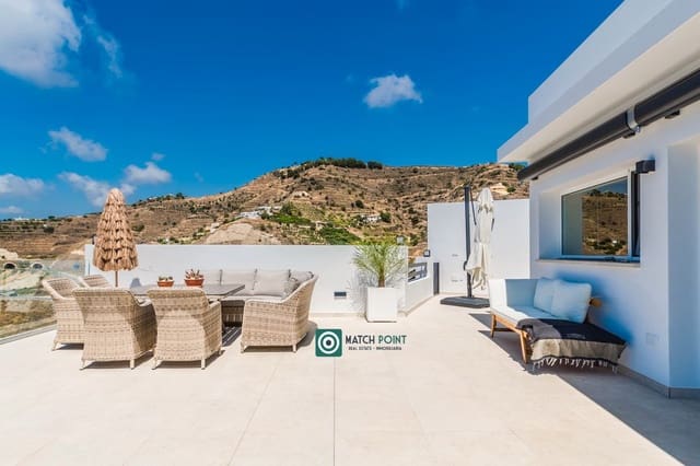 Villa/Maison de 2 chambres à louer à Almuñécar - 1 500 € (Ref: 8447460)