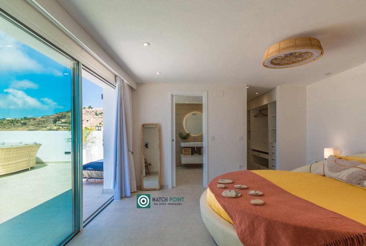 Villa/Maison de 2 chambres à louer à Almunecar - 1 500 € (Ref: 8447460)