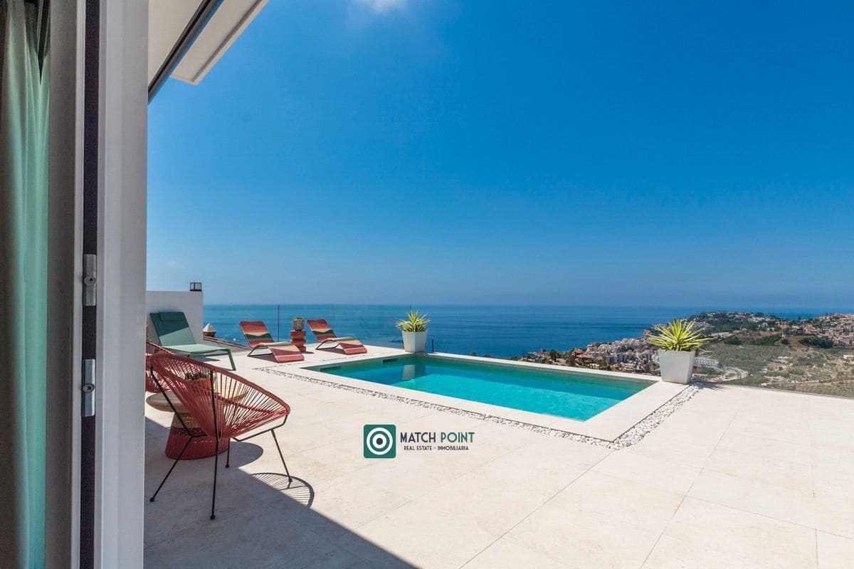 Villa/Maison de 2 chambres à louer à Almunecar - 1 500 € (Ref: 8447460)