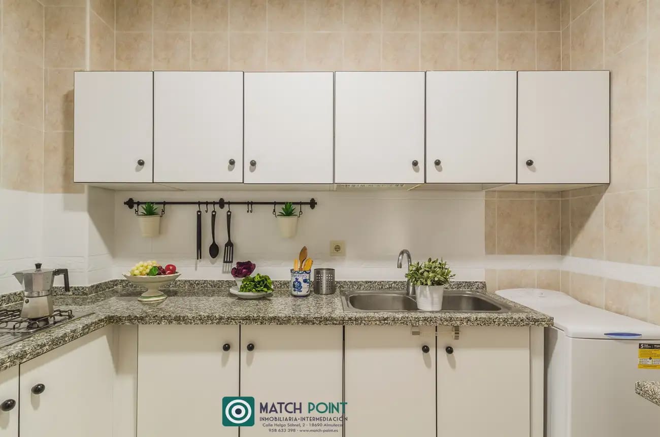 Piso de 3 habitaciones en Almuñécar en alquiler con piscina - 750 € (Ref: 8909652)