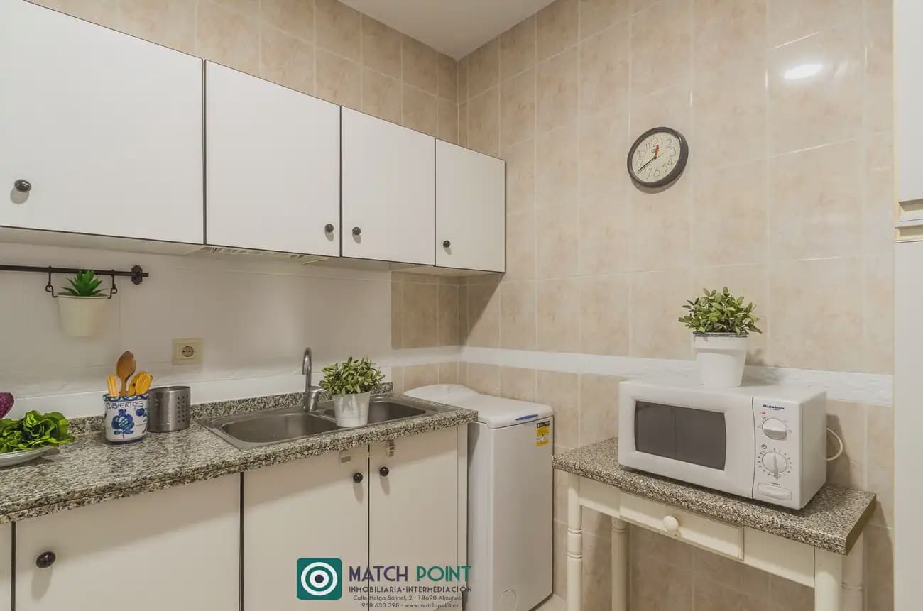 Piso de 3 habitaciones en Almuñécar en alquiler con piscina - 750 € (Ref: 8909652)