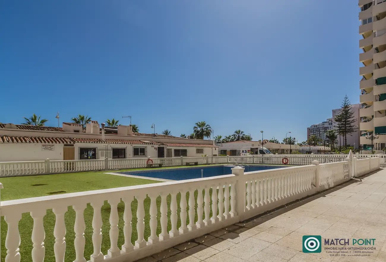 Piso de 3 habitaciones en Almuñécar en alquiler con piscina - 750 € (Ref: 8909652)