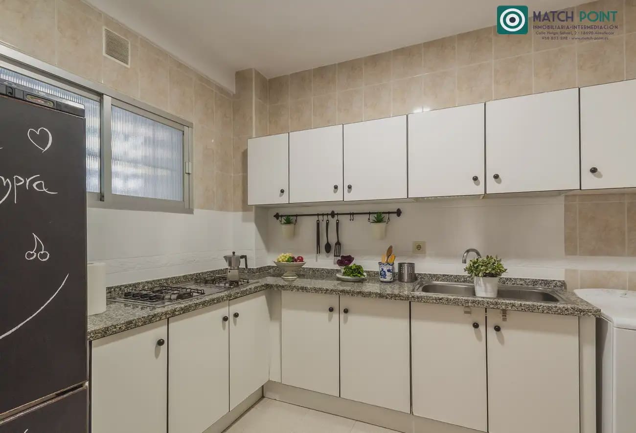Piso de 3 habitaciones en Almuñécar en alquiler con piscina - 750 € (Ref: 8909652)