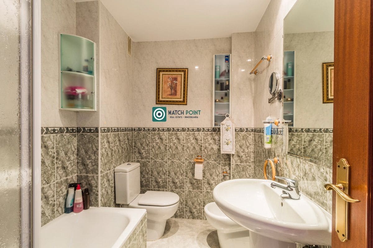 3 soveværelse Lejlighed til leje i Almunecar - € 950 (Ref: 8989884)