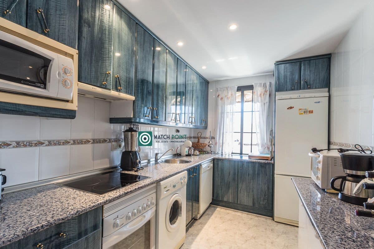 3 soveværelse Lejlighed til leje i Almunecar - € 950 (Ref: 8989884)