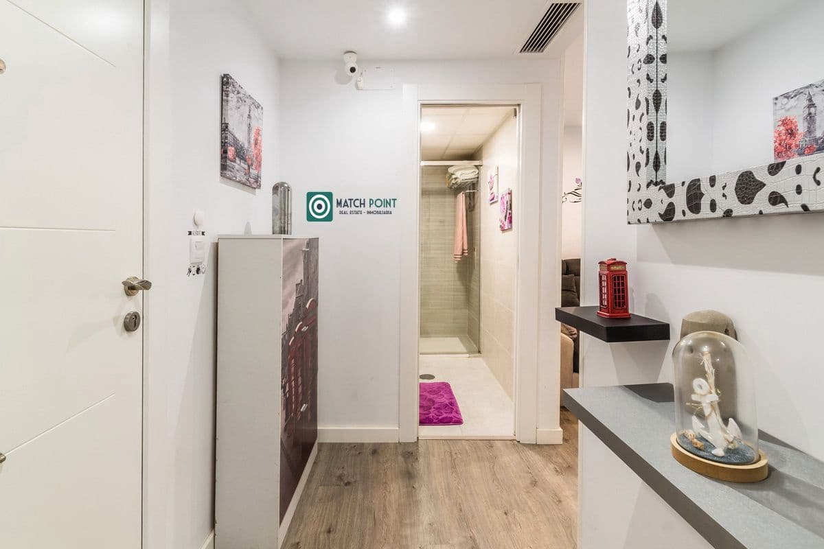 2 soverom Leilighet til leie i Almunecar med svømmebasseng garasje - € 950 (Ref: 9148112)