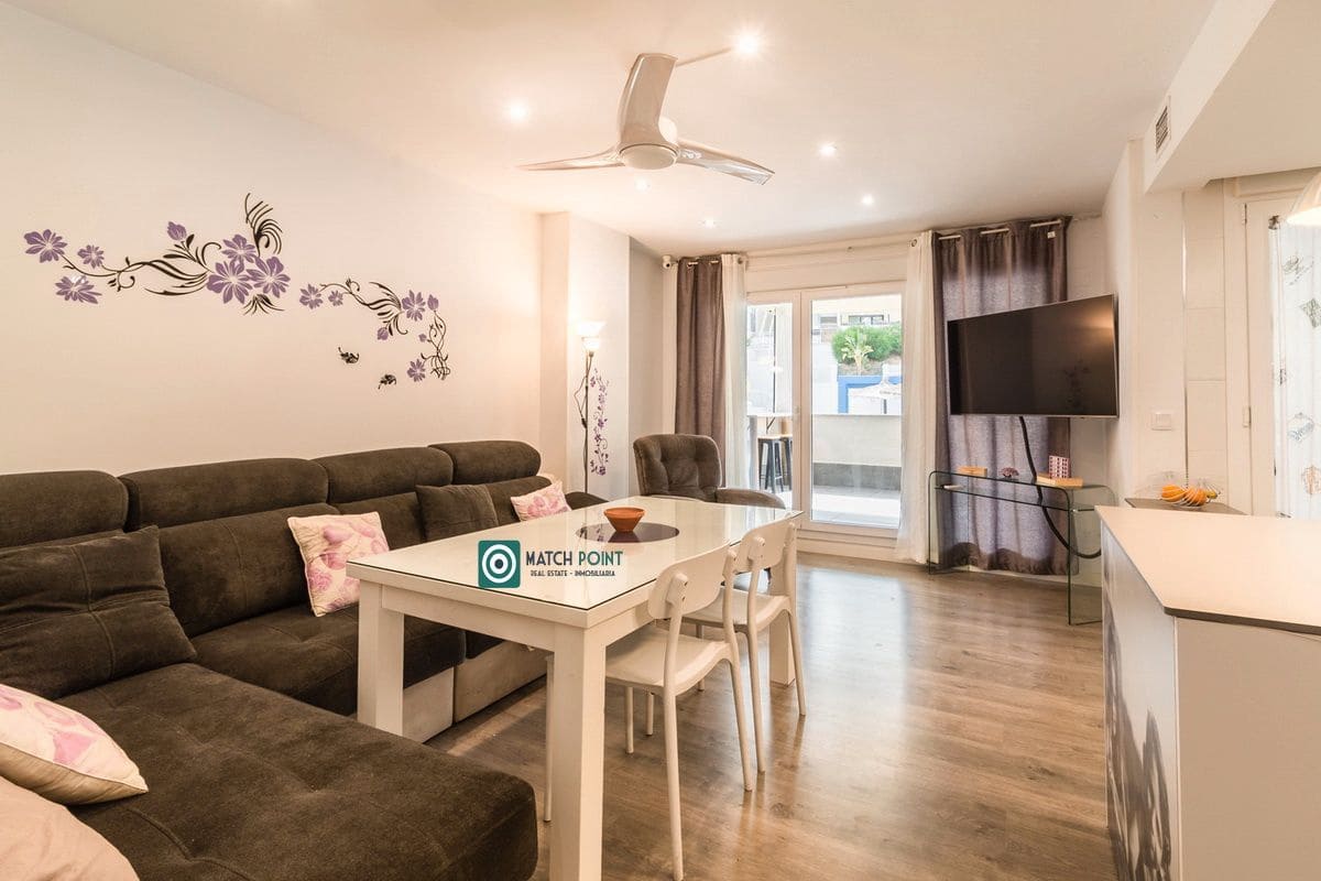 2 soverom Leilighet til leie i Almunecar med svømmebasseng garasje - € 950 (Ref: 9148112)