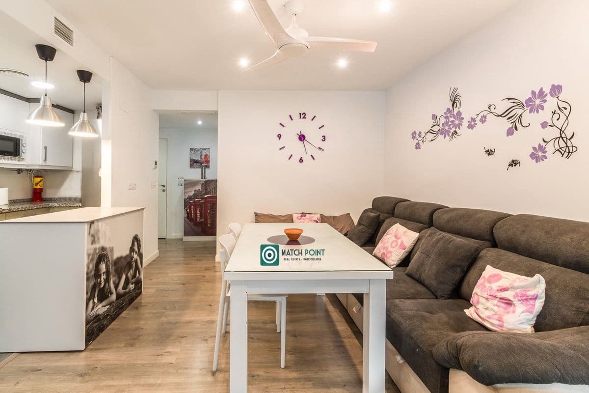 2 soverom Leilighet til leie i Almunecar med svømmebasseng garasje - € 950 (Ref: 9148112)