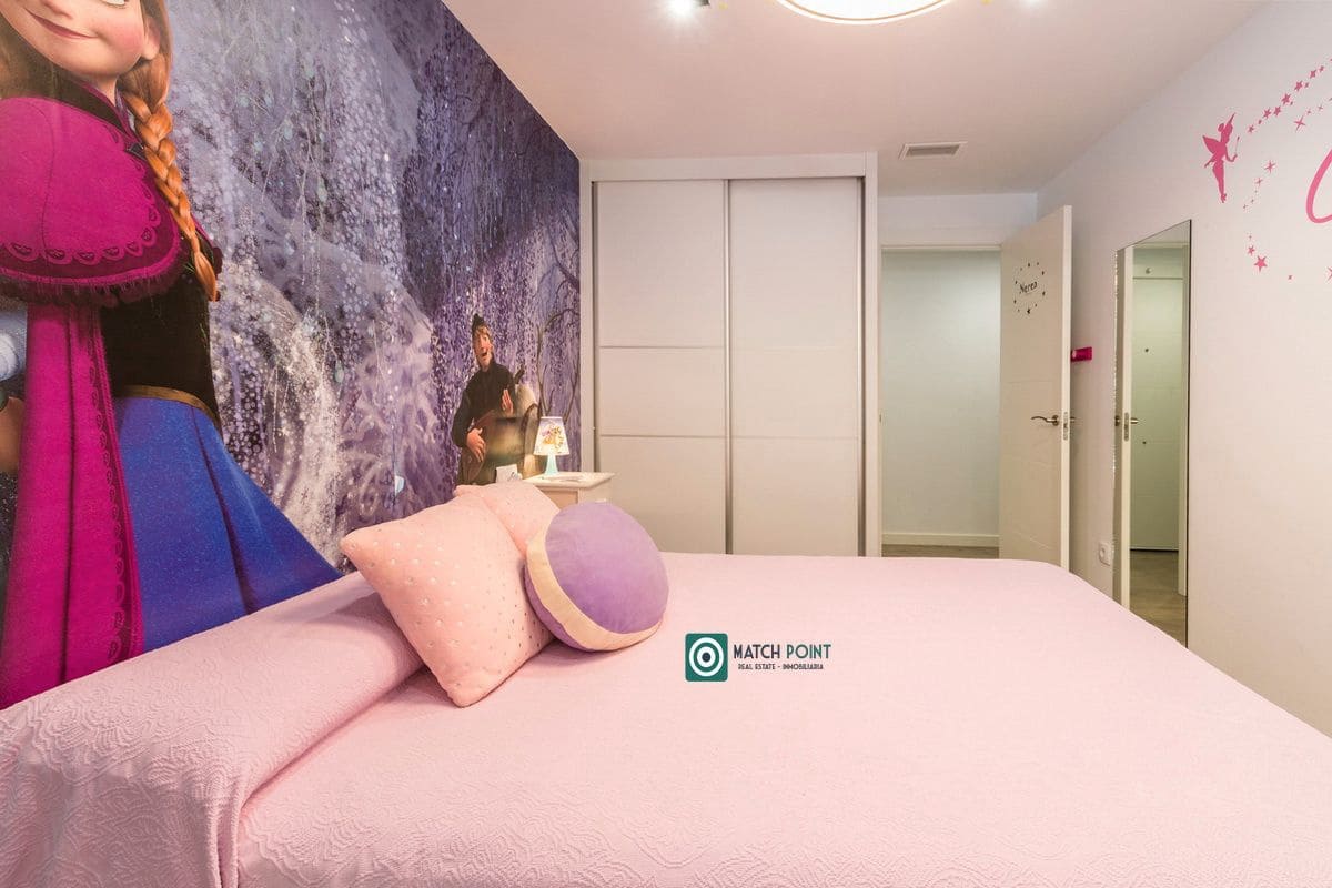 2 soverom Leilighet til leie i Almunecar med svømmebasseng garasje - € 950 (Ref: 9148112)