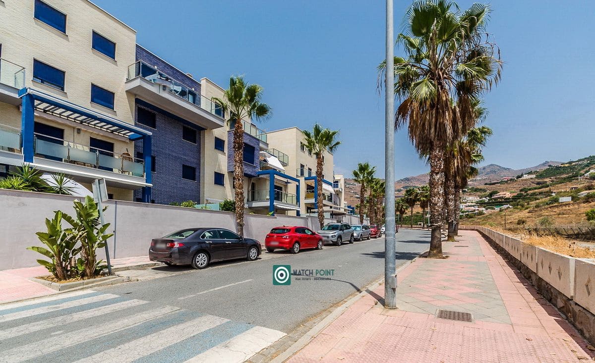 2 soverom Leilighet til leie i Almunecar med svømmebasseng garasje - € 950 (Ref: 9148112)