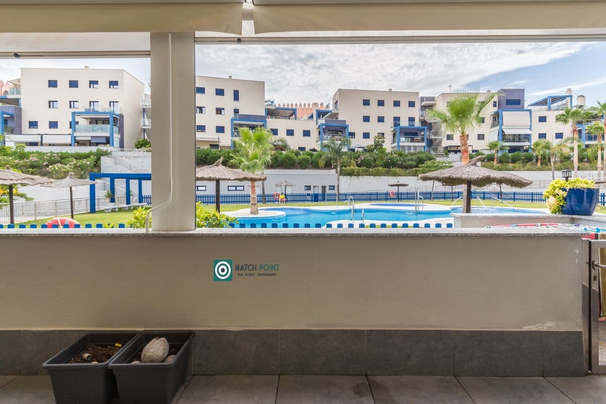 2 soverom Leilighet til leie i Almunecar med svømmebasseng garasje - € 950 (Ref: 9148112)