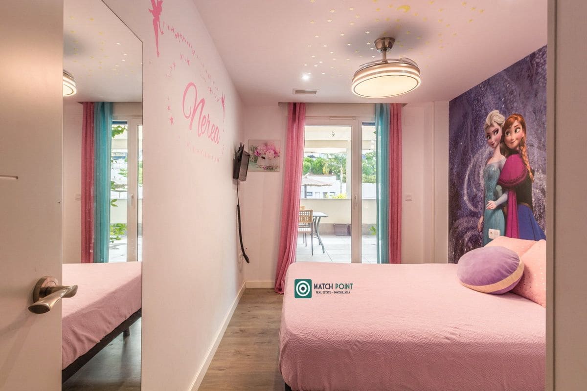 2 soverom Leilighet til leie i Almunecar med svømmebasseng garasje - € 950 (Ref: 9148112)