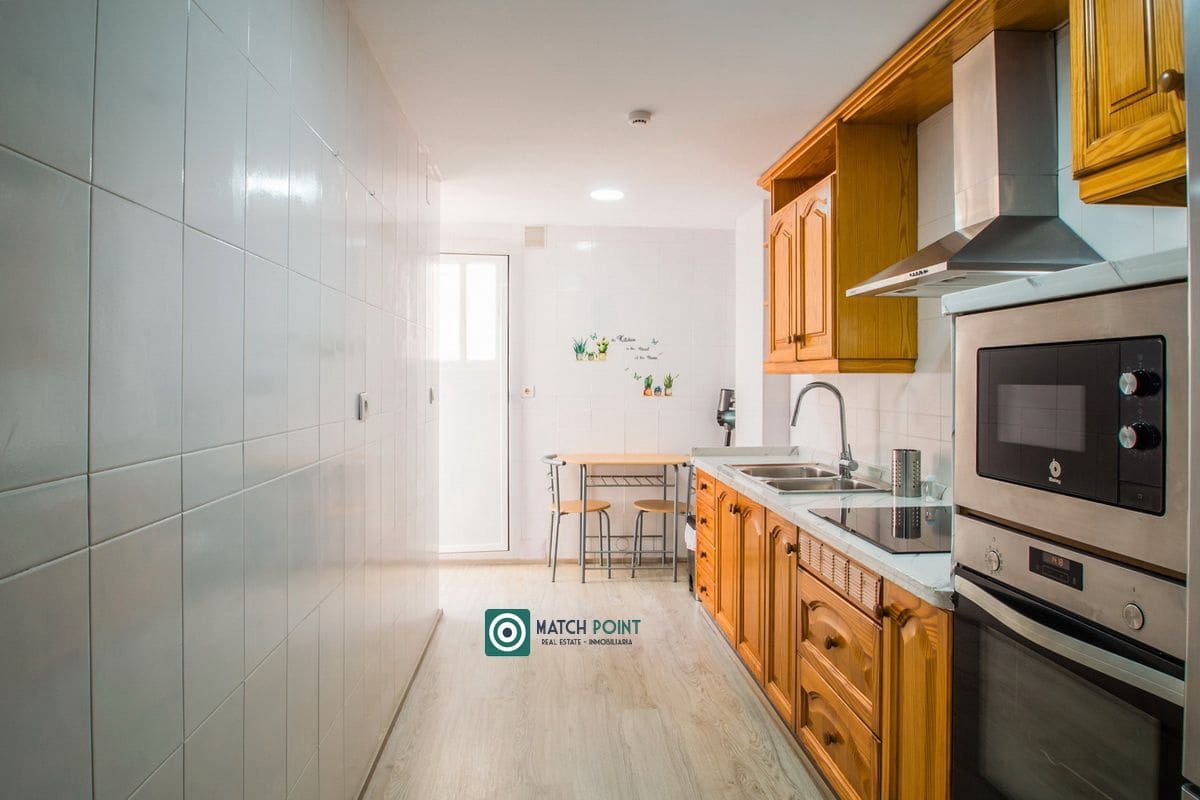 Piso de 2 habitaciones en Almuñécar en alquiler - 800 € (Ref: 9298813)