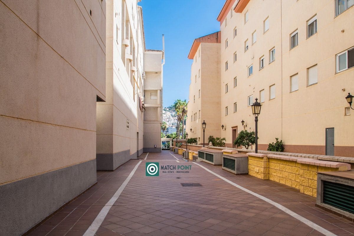 Piso de 2 habitaciones en Almuñécar en alquiler - 800 € (Ref: 9298813)