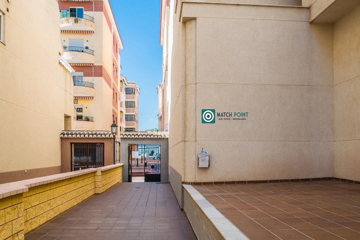 Piso de 2 habitaciones en Almuñécar en alquiler - 800 € (Ref: 9298813)