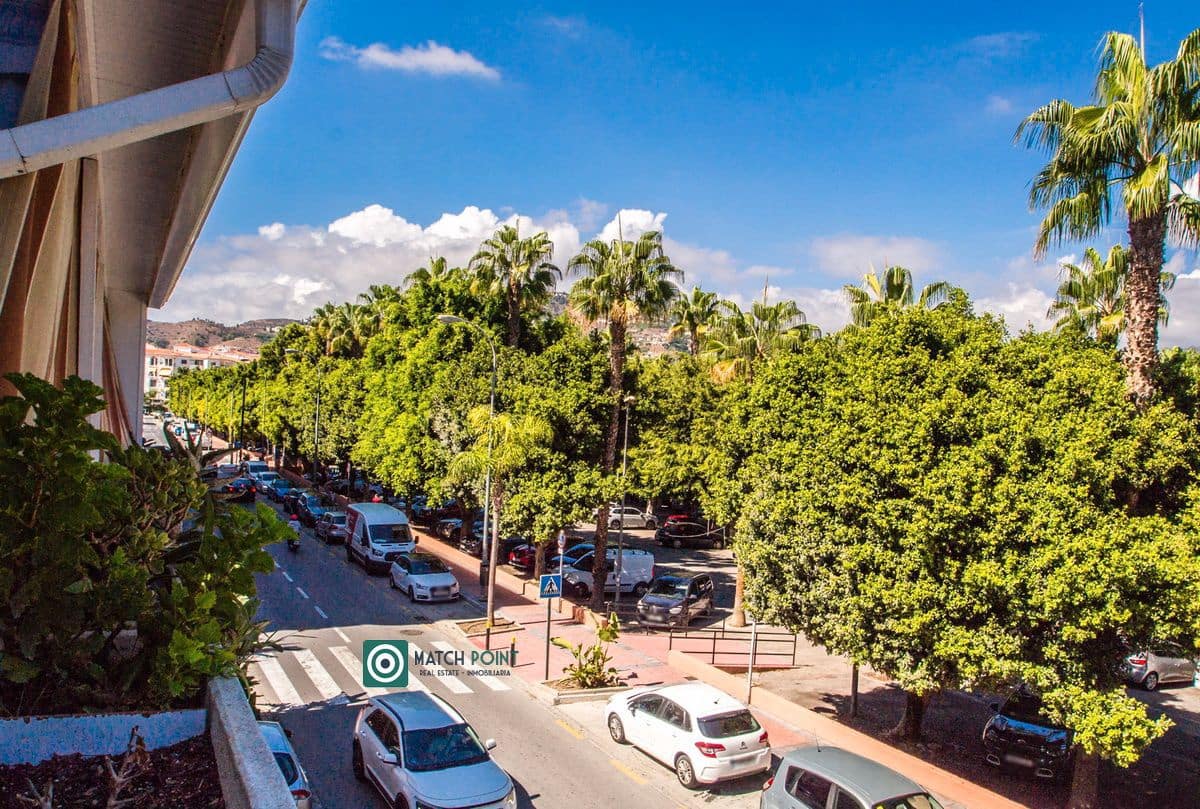 Piso de 2 habitaciones en Almuñécar en alquiler - 800 € (Ref: 9298813)