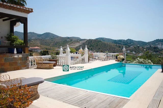 4 bedroom Villa for sale in Almuñécar - € 1,180,000 (Ref: 9369144)