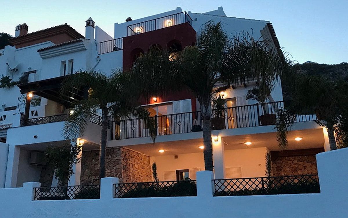 6 soverom Kjedet enebolig til salgs i Almunecar - € 1 090 000 (Ref: 9449287)