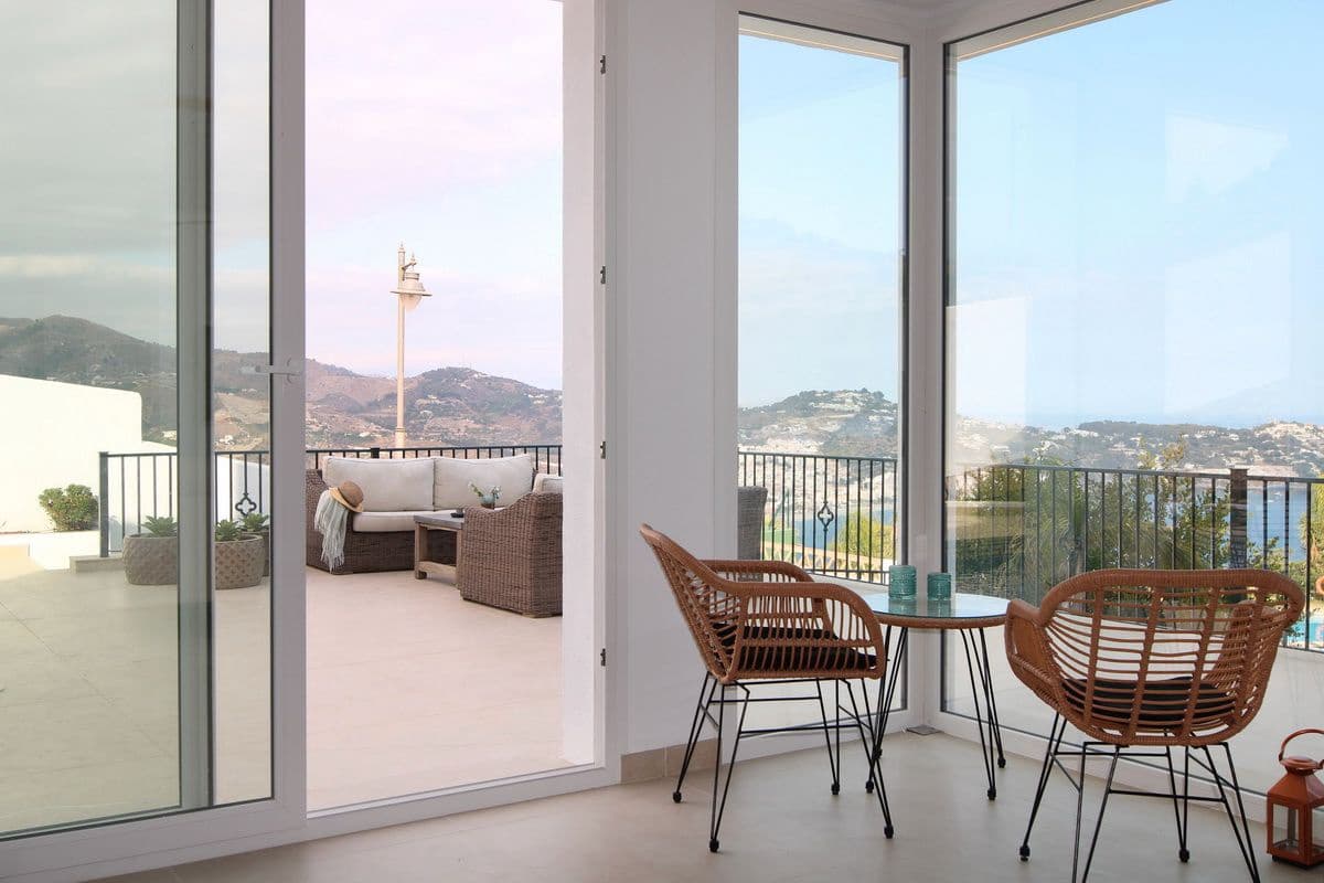 6 soverom Kjedet enebolig til salgs i Almunecar - € 1 090 000 (Ref: 9449287)