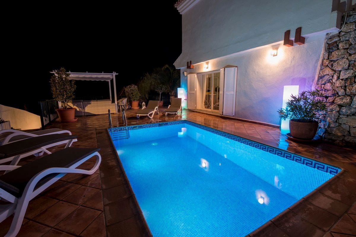 6 soverom Kjedet enebolig til salgs i Almunecar - € 1 090 000 (Ref: 9449287)