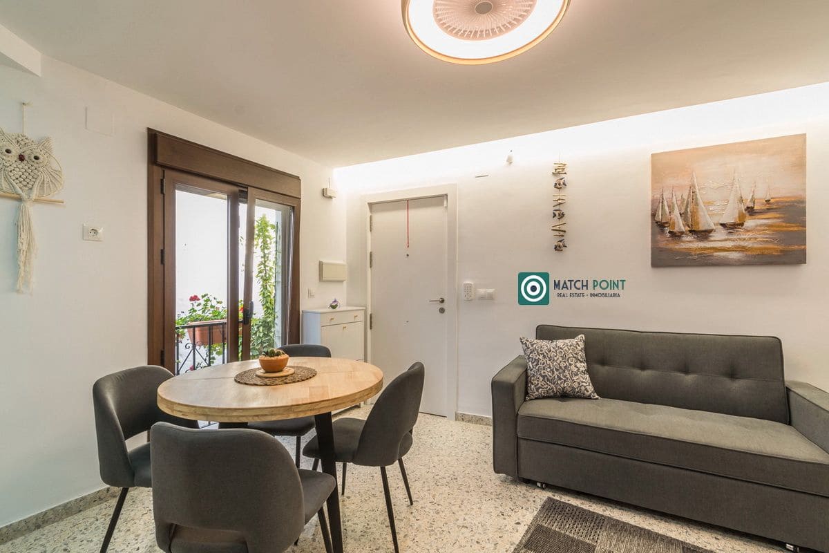 Appartement de 2 chambres à louer à Almunecar - 900 € (Ref: 9462805)