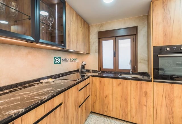 Appartement de 2 chambres à louer à Almuñécar - 900 € (Ref: 9462805)
