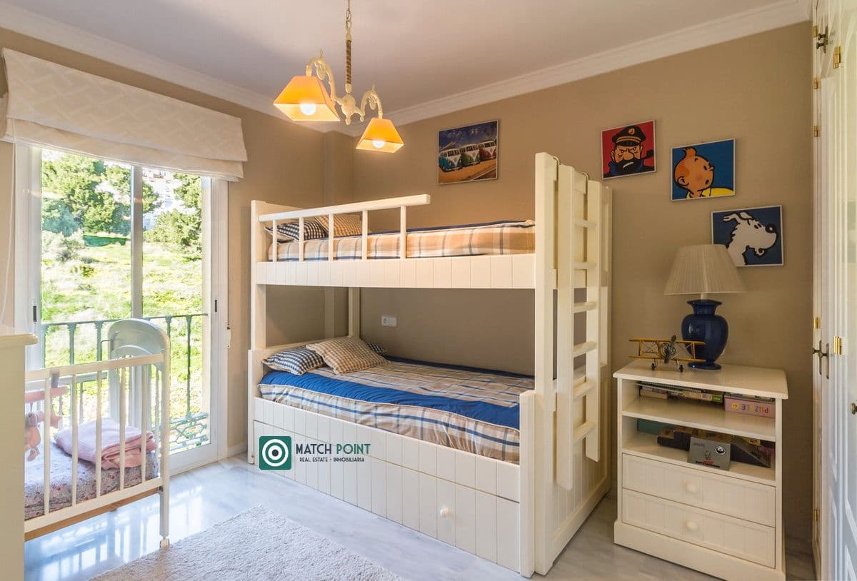 3 soverom Leilighet til leie i Nerja - € 1 800 (Ref: 9645976)