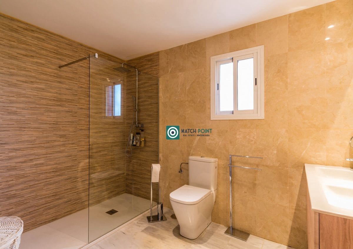 3 soverom Leilighet til leie i Nerja - € 1 800 (Ref: 9645976)