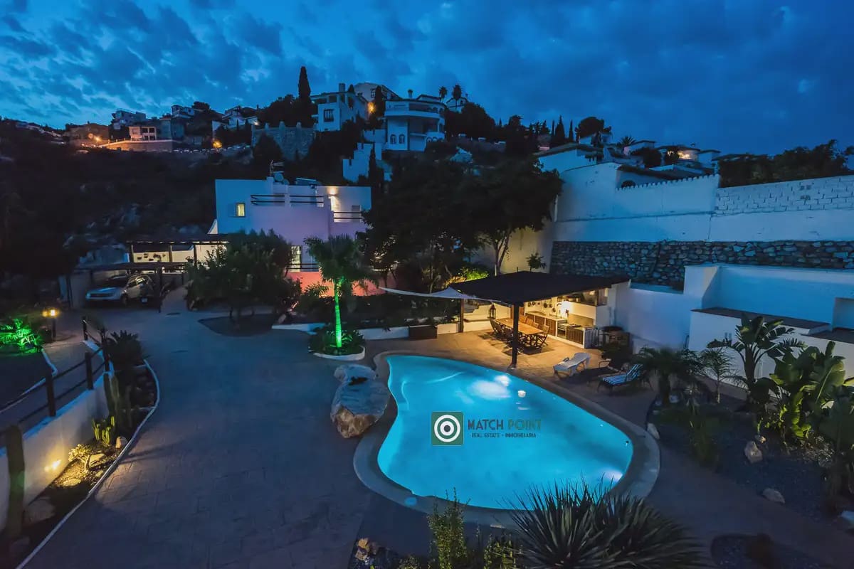 8 bedroom Villa for sale in Salobrena - € 1,450,000 (Ref: 9819209)