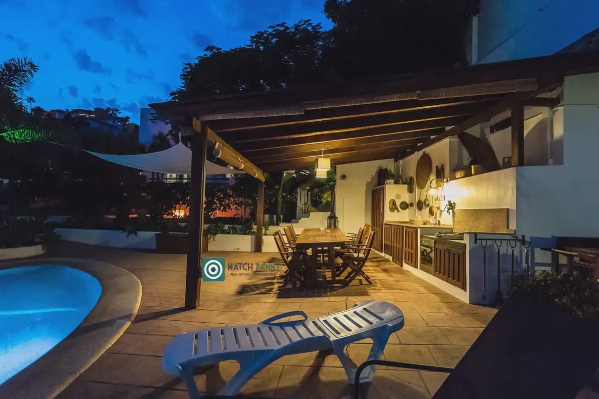 8 bedroom Villa for sale in Salobrena - € 1,450,000 (Ref: 9819209)