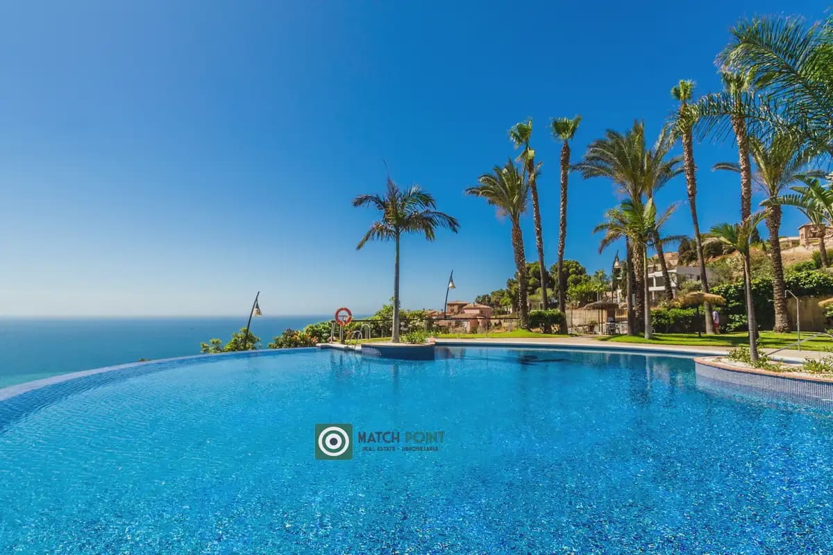Apartamento de 2 habitaciones en Almuñécar en alquiler con piscina garaje - 700 € (Ref: 9827669)