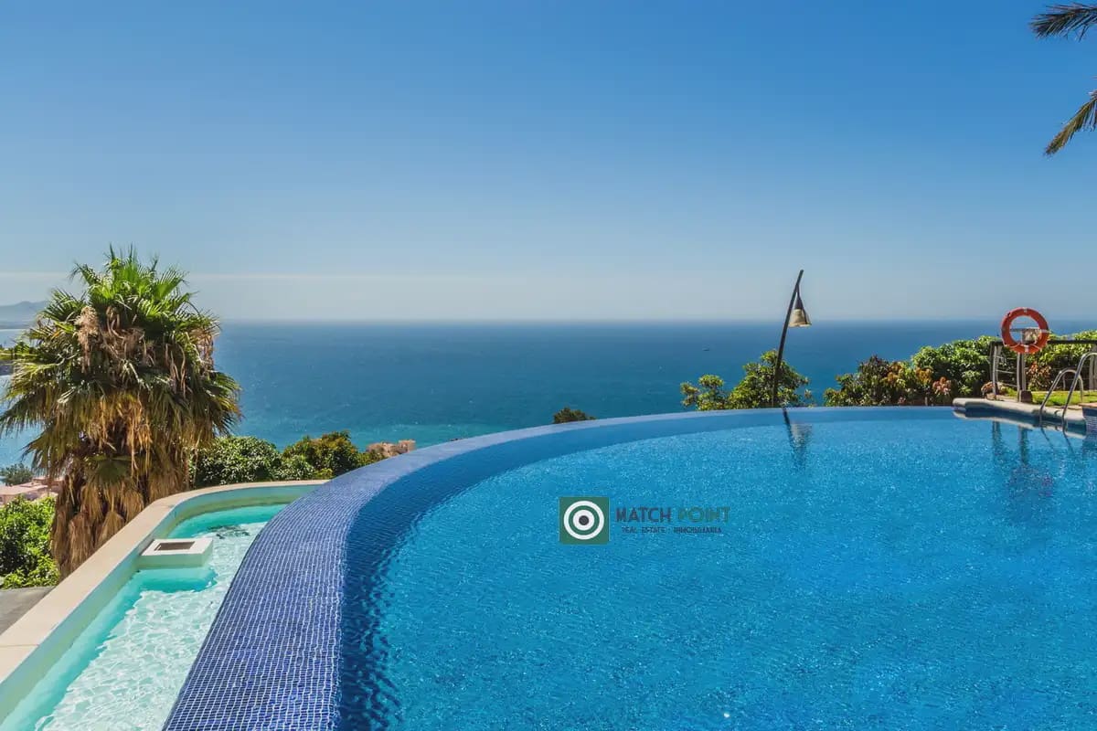 Apartamento de 2 habitaciones en Almuñécar en alquiler con piscina garaje - 700 € (Ref: 9827669)