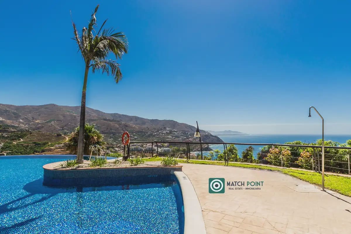 Apartamento de 2 habitaciones en Almuñécar en alquiler con piscina garaje - 700 € (Ref: 9827669)