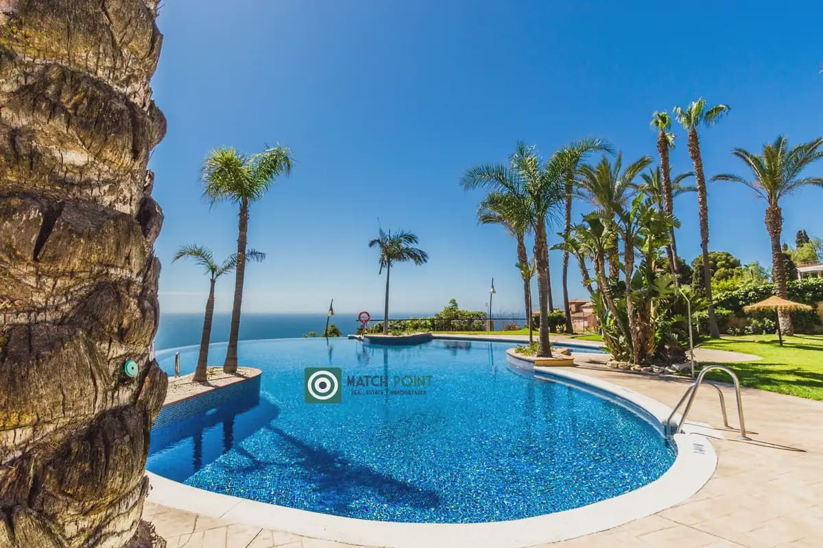 Apartamento de 2 habitaciones en Almuñécar en alquiler con piscina garaje - 700 € (Ref: 9827669)