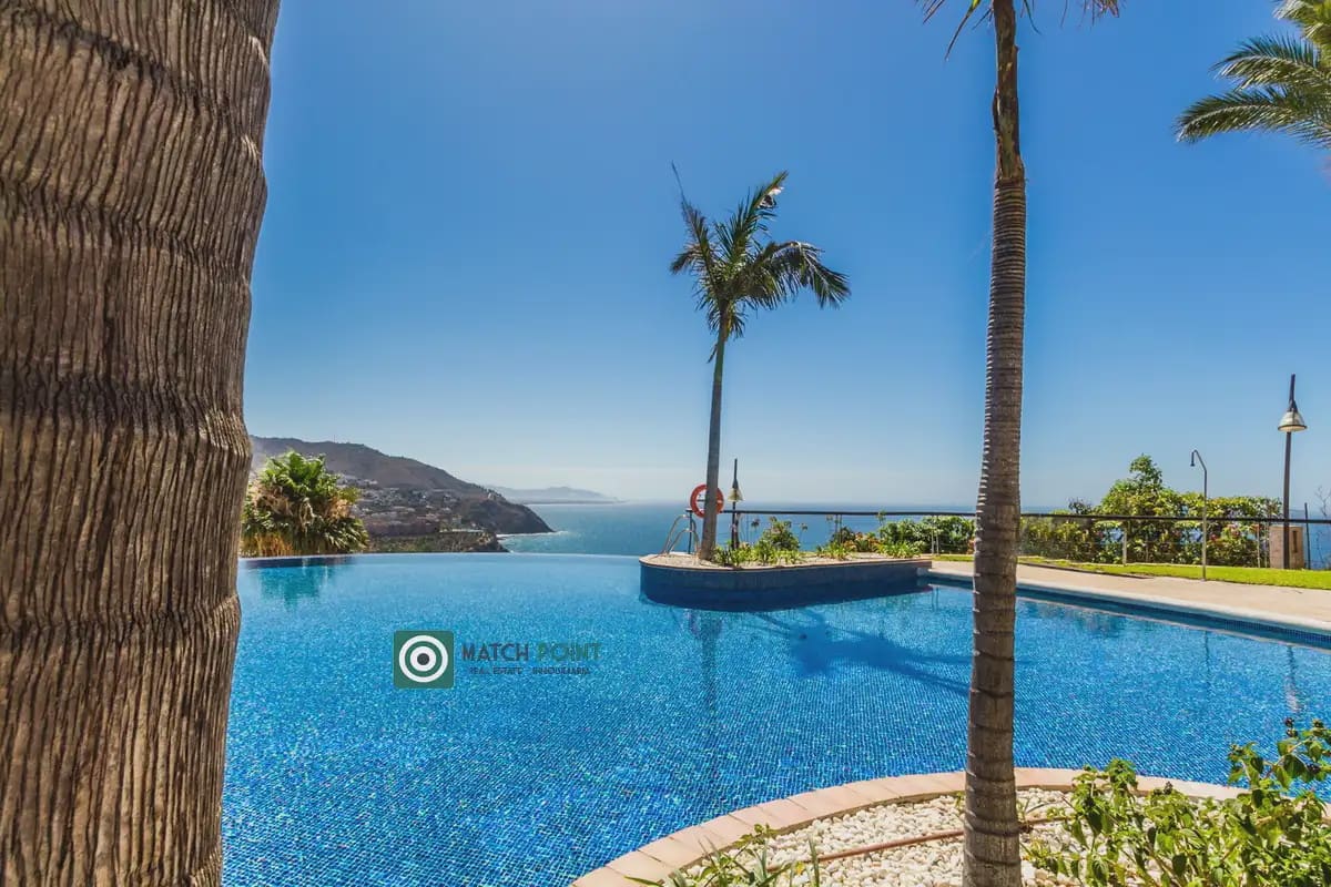 Apartamento de 2 habitaciones en Almuñécar en alquiler con piscina garaje - 700 € (Ref: 9827669)