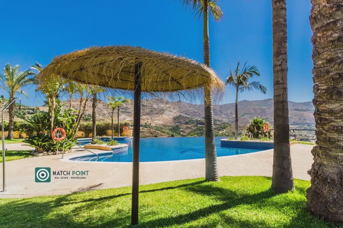 Apartamento de 2 habitaciones en Almuñécar en alquiler con piscina garaje - 700 € (Ref: 9827669)