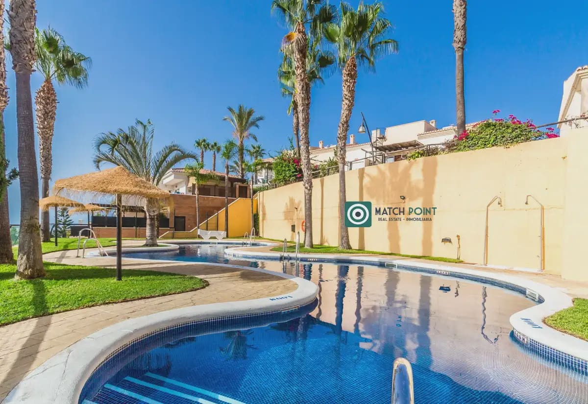 Apartamento de 2 habitaciones en Almuñécar en alquiler con piscina garaje - 700 € (Ref: 9827669)
