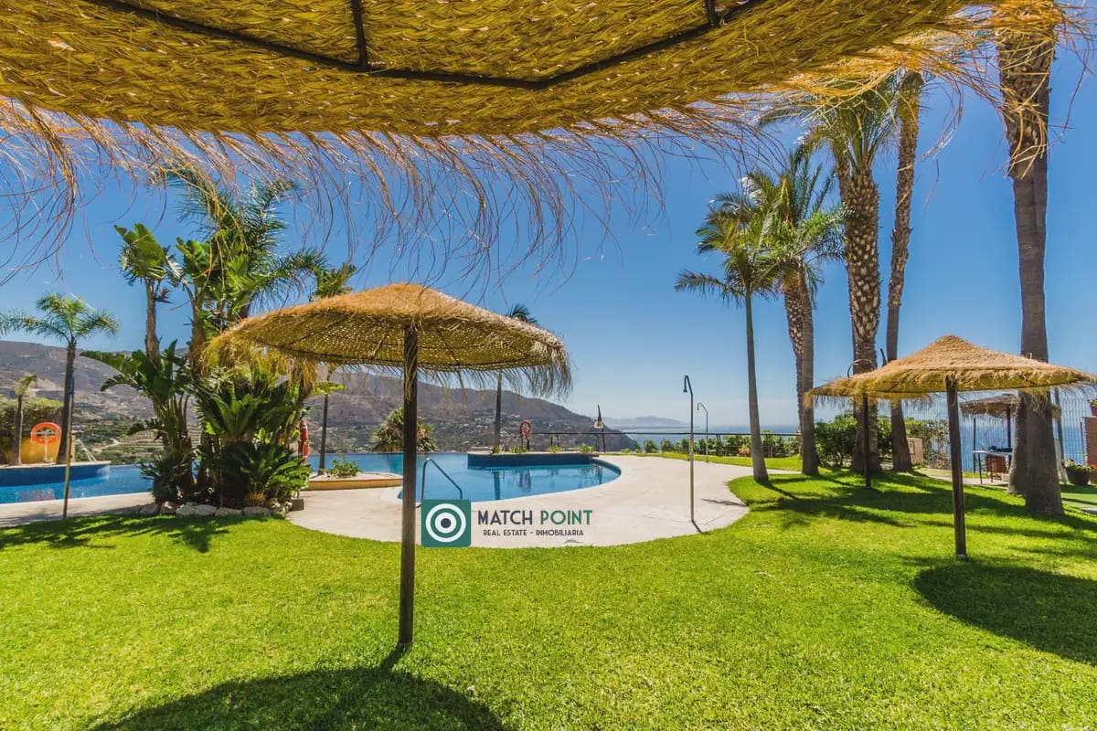 Apartamento de 2 habitaciones en Almuñécar en alquiler con piscina garaje - 700 € (Ref: 9827669)