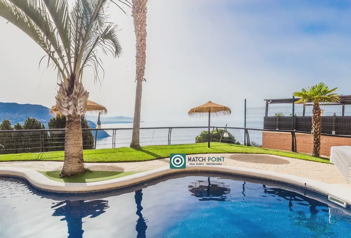 Apartamento de 2 habitaciones en Almuñécar en alquiler con piscina garaje - 700 € (Ref: 9827669)