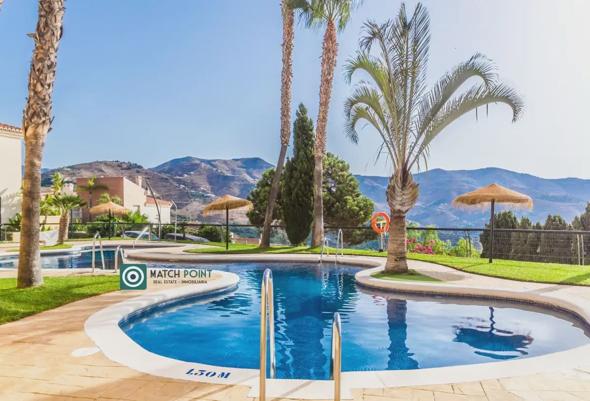 Apartamento de 2 habitaciones en Almuñécar en alquiler con piscina garaje - 700 € (Ref: 9827669)